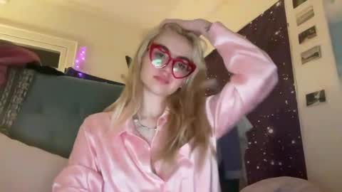 Emi Rose online show from 02.08.25