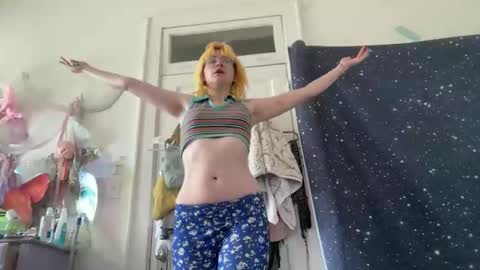 Snapshot of honeyxlimbed chatting on 04.24.26 Emi Rose online show from 04.24.26