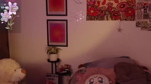 Snapshot of honeyypeaach chatting on 09.24.25    online show from 09.24.25