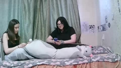 Rose and Poly online show from 04.27.26