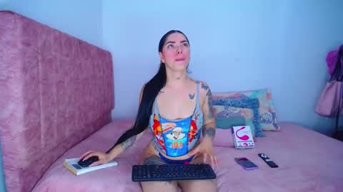 Snapshot of hoot_alicee chatting on 10.01.25 ONLYFANS online show from 10.01.25