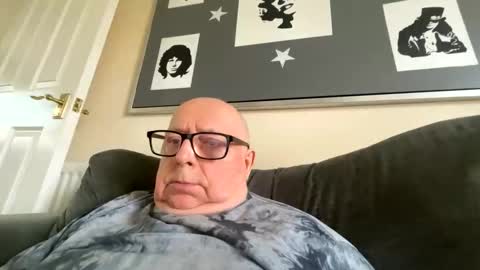Snapshot of horny_147 chatting on 03.27.26 Cum suck Me off online show from 03.27.26