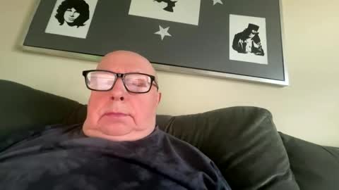 Snapshot of horny_147 chatting on 03.31.26 Cum suck Me off online show from 03.31.26