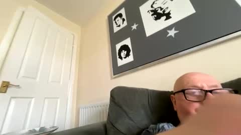 Snapshot of horny_147 chatting on 04.18.26 Cum suck Me off online show from 04.18.26