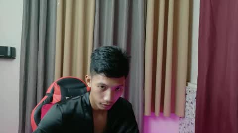 Snapshot of horny_asianmoreno chatting on 11.24.25 ROGER online show from 11.24.25