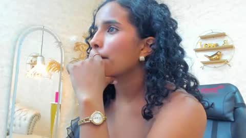 Snapshot of horny_curlss chatting on 06.25.26 Horny Curls online show from 06.25.26