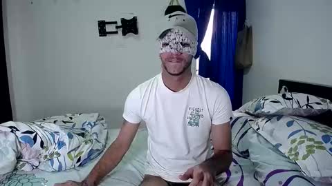 BoyHornyDirty online show from 11.18.25