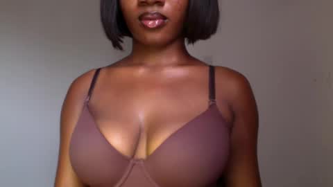 Snapshot of horny_goddess_delilah chatting on 05.12.26 delilah online show from 05.12.26