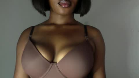 Snapshot of horny_goddess_delilah chatting on 05.27.26 delilah online show from 05.27.26