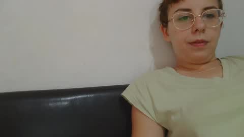 Snapshot of horny_hey chatting on 09.25.25 Serena online show from 09.25.25