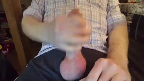 Snapshot of horny_hubby0077 chatting on 01.31.25 Horny Hubby online show from 01.31.25
