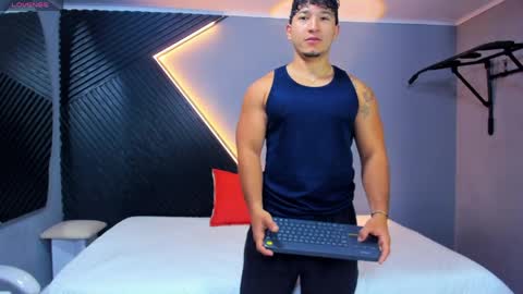 horny_nick18 online show from 04.14.26