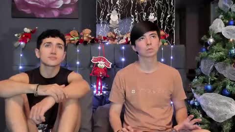 Snapshot of horny_twinks_guys chatting on 12.15.24 Alex and Camilo online show from 12.15.24
