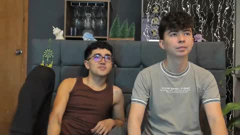 Snapshot of horny_twinks_guys chatting on 03.09.25 Alex and Camilo online show from 03.09.25