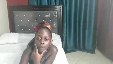 Snapshot of hornybella4 chatting on 12.20.24 Bella online show from 12.20.24