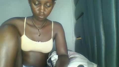 Snapshot of hornybella84 chatting on 04.27.26 Bella online show from 04.27.26