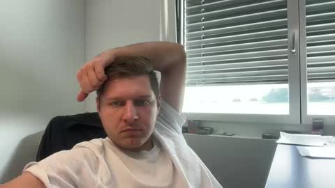 Snapshot of hornyboy95300 chatting on 10.10.25 hornyboy95300 online show from 10.10.25