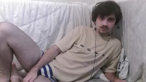 Snapshot of hornymorni chatting on 10.13.25 fergus online show from 10.13.25