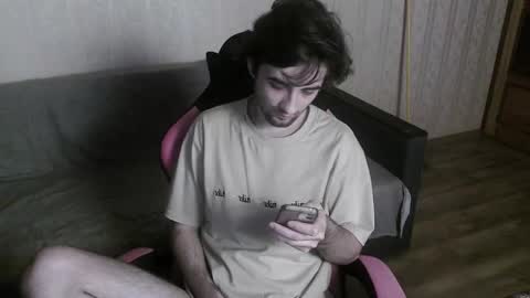 Snapshot of hornymorni chatting on 11.30.25 fergus online show from 11.30.25