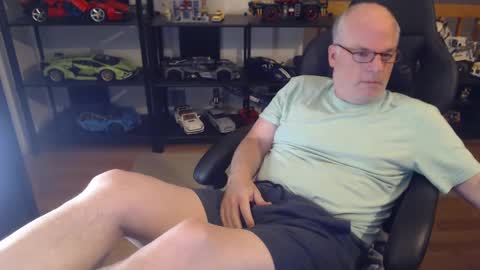 Snapshot of hornynthick70 chatting on 12.16.24 hornynthick70 online show from 12.16.24