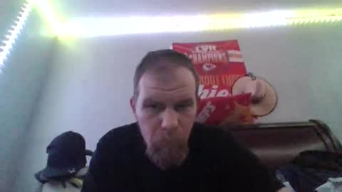 Snapshot of hornypierceddad chatting on 02.19.26 hornypierceddad online show from 02.19.26