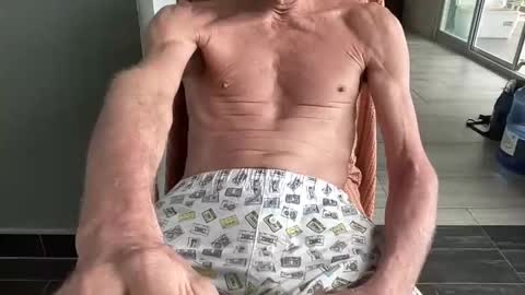 Snapshot of hornyrippa chatting on 11.30.25 Hornyrippa online show from 11.30.25