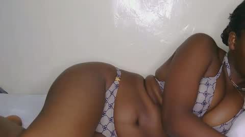 Snapshot of hornyy_cutie chatting on 04.23.26 Its Cora online show from 04.23.26