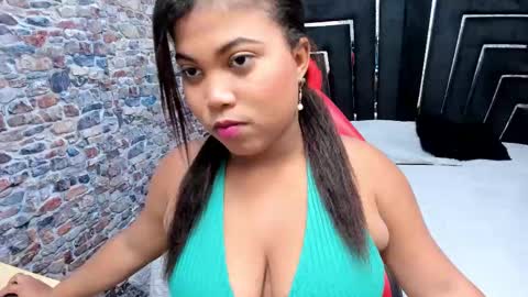 Estrella  online show from 10.20.25
