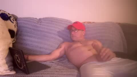 Snapshot of hoss43040 chatting on 09.24.25 hoss43040 online show from 09.24.25