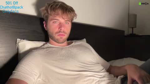 Snapshot of hot8pack01 chatting on 10.09.25 Edward aka Wolf online show from 10.09.25