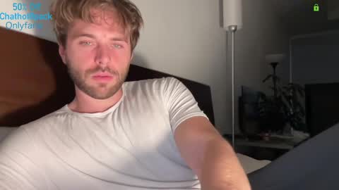 Snapshot of hot8pack01 chatting on 11.03.25 Edward aka Wolf online show from 11.03.25