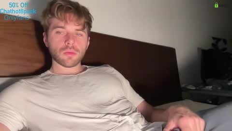 Snapshot of hot8pack01 chatting on 11.27.25 Edward aka Wolf online show from 11.27.25