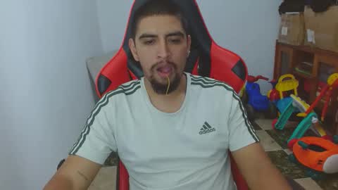 Snapshot of hot__husbands chatting on 11.13.25 hot__husbands online show from 11.13.25