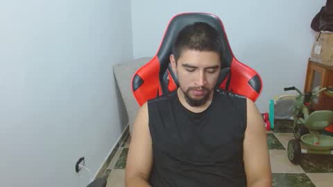 Snapshot of hot__husbands chatting on 11.22.25 hot__husbands online show from 11.22.25