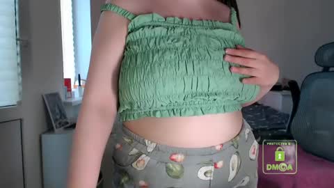 Snapshot of hot_and_pretty chatting on 05.17.26 Lila online show from 05.17.26