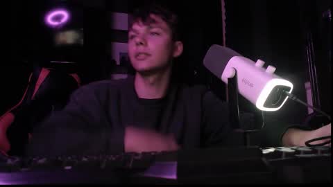 Snapshot of hot_boy_2002_ chatting on 10.03.25 Hot boy 2002 online show from 10.03.25