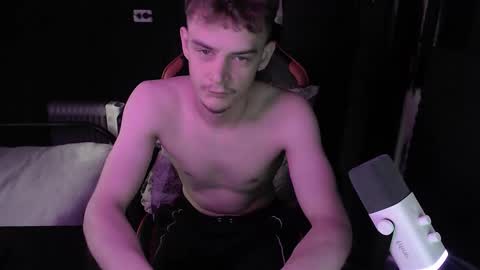 Snapshot of hot_boy_2002_ chatting on 10.04.25 Hot boy 2002 online show from 10.04.25