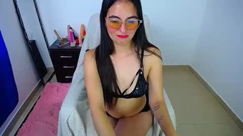 Snapshot of hot_girl01_hanna chatting on 03.27.26 angie online show from 03.27.26