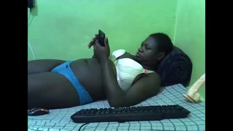 Snapshot of hot_girlly chatting on 09.19.25 hot_girlly online show from 09.19.25