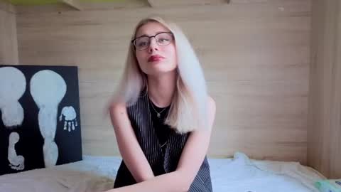 Snapshot of hot_kittie_hot chatting on 06.12.26 hot_kittie_hot online show from 06.12.26