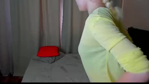 Snapshot of hot_kittie_hot chatting on 06.30.26 hot_kittie_hot online show from 06.30.26