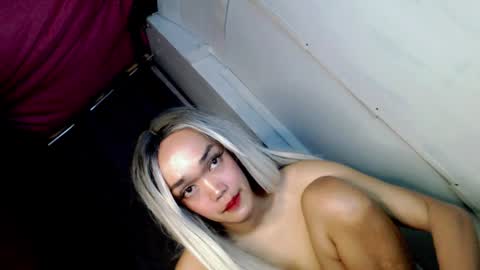 hot_moma69 online show from 04.01.26