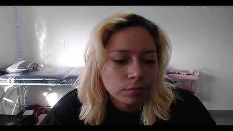 Mia online show from 03.02.25