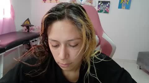 Mia online show from 12.16.25