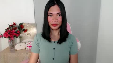 Snapshot of hot_pauline chatting on 05.17.26 hot_pauline online show from 05.17.26