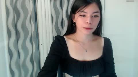 Snapshot of hot_yanna143 chatting on 05.31.26 Yanna online show from 05.31.26