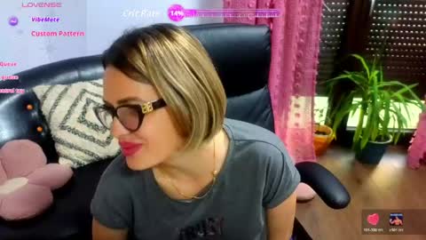 Snapshot of hotanalorena69 chatting on 05.23.26 Lisa online show from 05.23.26