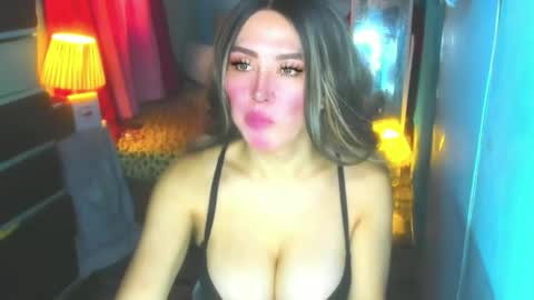 Snapshot of hotbabe_tanya chatting on 10.16.25 T A N Y A online show from 10.16.25