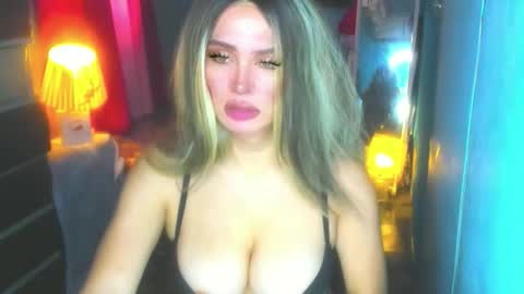 Snapshot of hotbabe_tanya chatting on 10.21.25 T A N Y A online show from 10.21.25