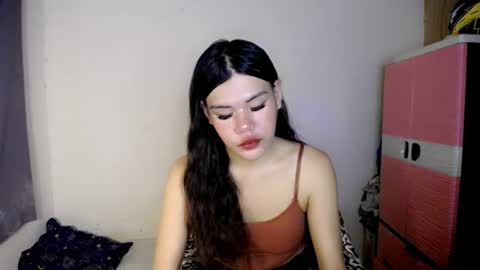Snapshot of hotbunnyrainx chatting on 06.19.26 rain online show from 06.19.26